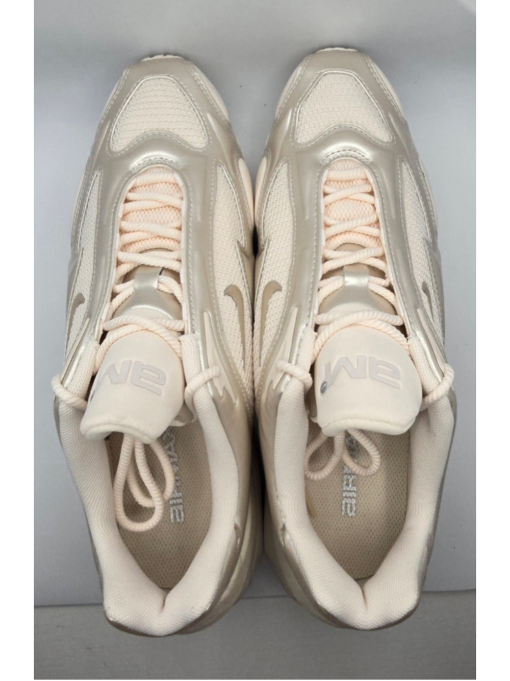 Women's Nike Air Max Sneakers in Beige and Gold women's 9 men's 7.5 - Picture 7 of 10